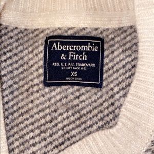 abercrombie men’s XS sweater